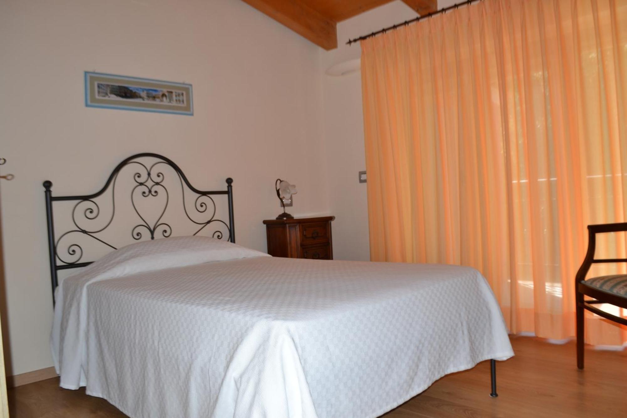 B&B Spring Περούτζια Δωμάτιο φωτογραφία